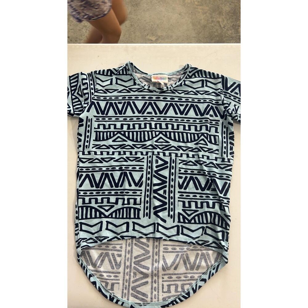 LuLa Roe Women' Black and Blues Top Size 4